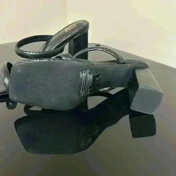 Women’s square high heels barely worn - Picture 2 of 4